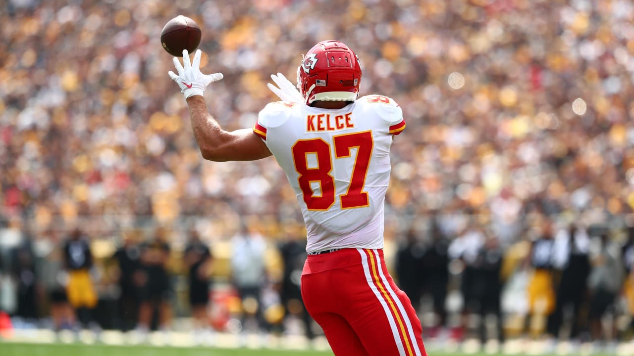 Travis Kelce Catches 19 Yard Touchdown