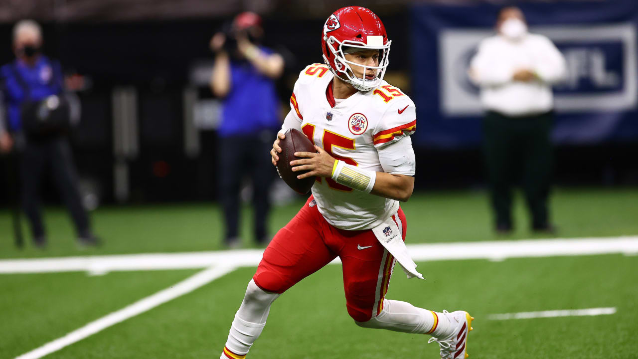 Patrick Mahomes: Superstar Quarterback (NFL Superstars)