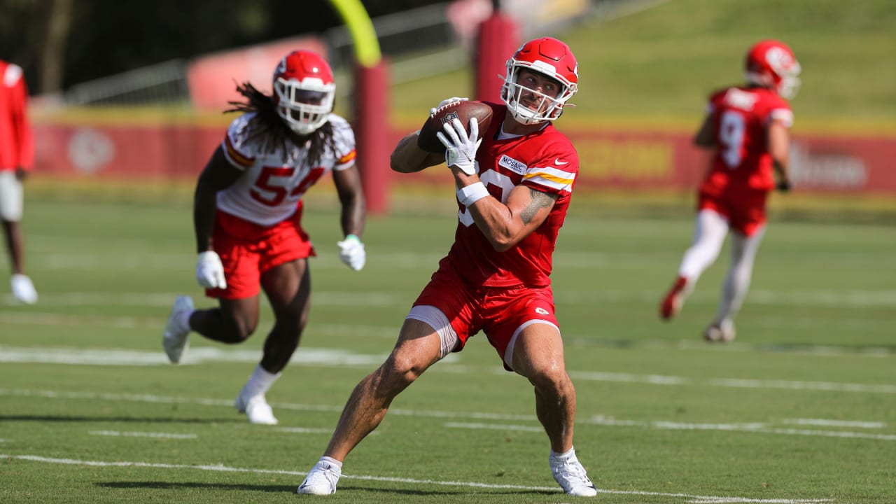 Kansas City Chiefs tight end Noah Gray (83) congratulates Kansas City Chiefs  quarterback Patrick Mahomes (15) after his rushing touchdown against the  Cleveland Browns during the first half of an NFL football