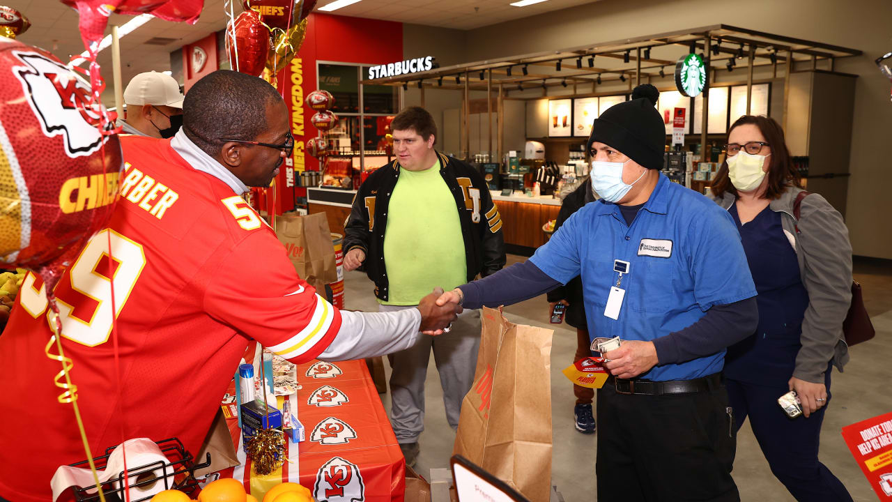 Lee's Summit Hy-Vee helping Chiefs fans gear up for playoffs