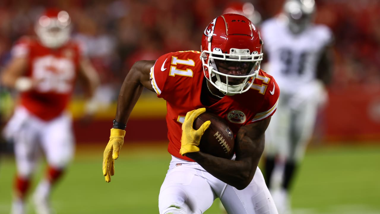 Patrick Mahomes' 18yard Dart hits Marquez ValdesScantling in Stride