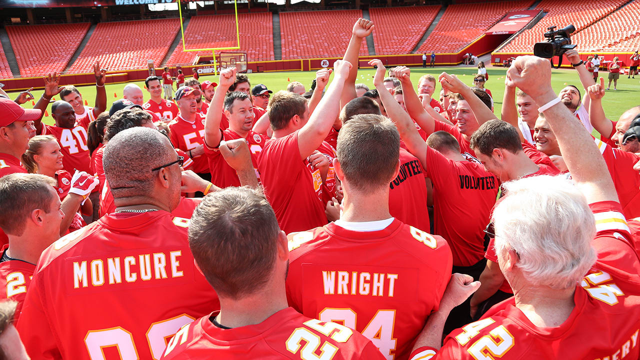 Chiefs Giving Fans the Opportunity to Host Fantasy Football Draft at Arrowhead  Stadium