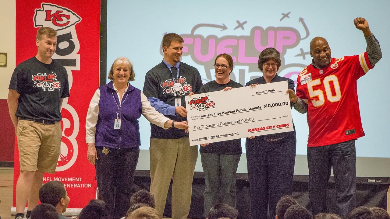 Photo Gallery Chiefs visit Silver City Elementary School