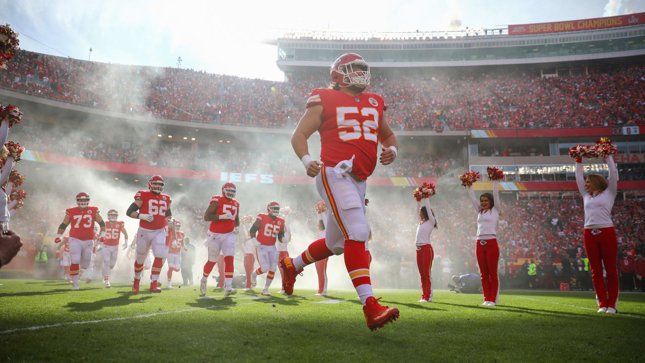 Tampa Bay Buccaneers vs. Kansas City Chiefs. NFL Game. American Football  League match. Silhouette of professional player celebrate touch down.  Screen Stock Photo - Alamy