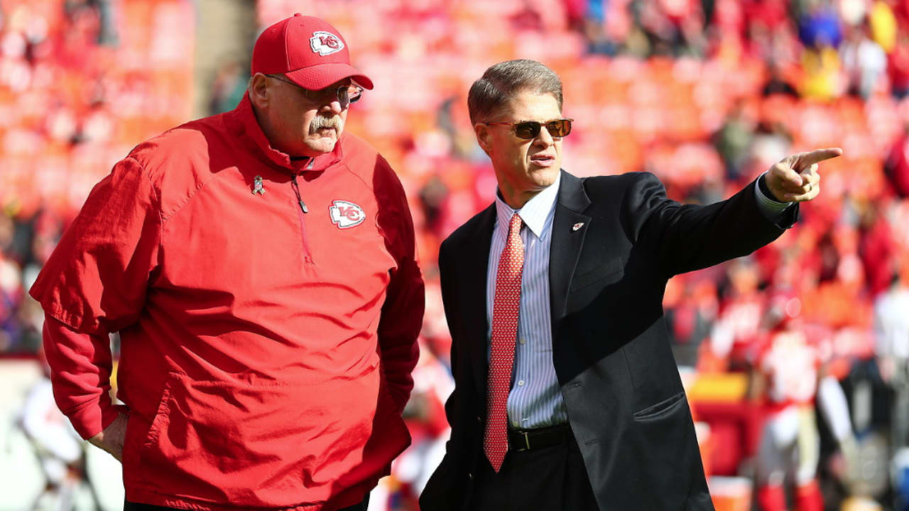 Kansas City Chiefs owner Clark Hunt and family arrive on the red