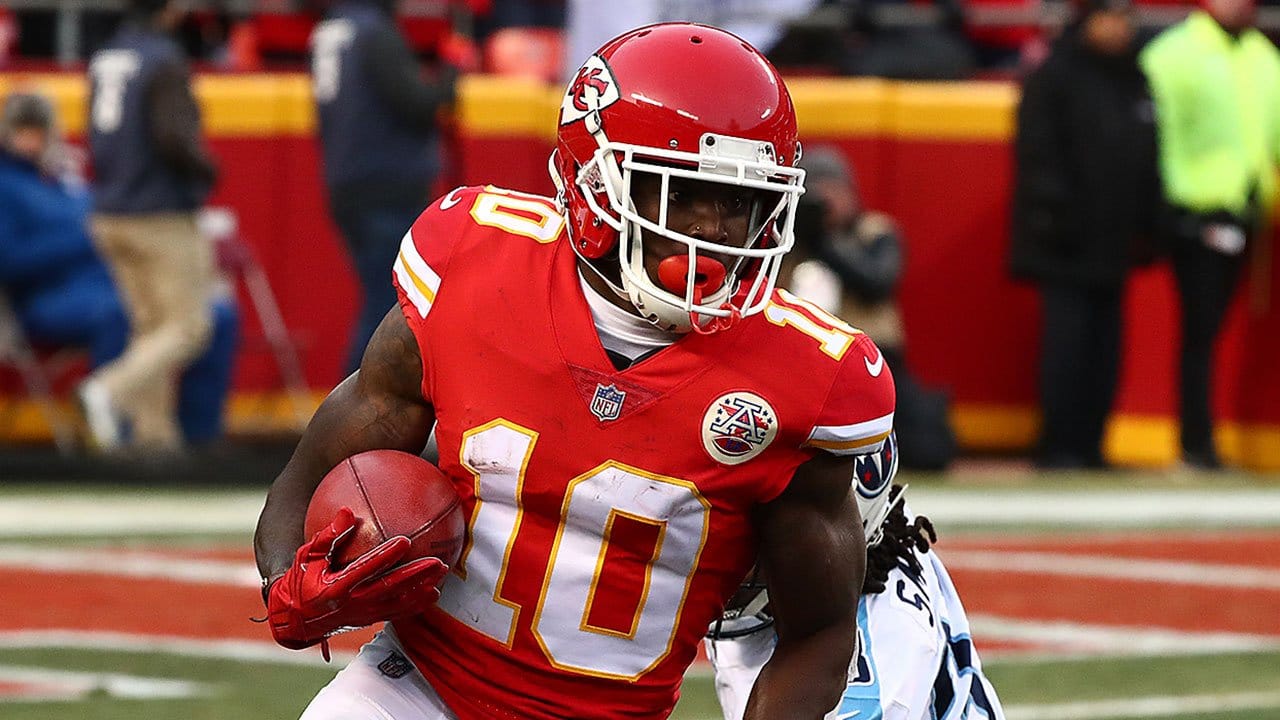 Kansas City Chiefs wide receiver Tyreek Hill (10) makes a catch during the  first half of the AF …