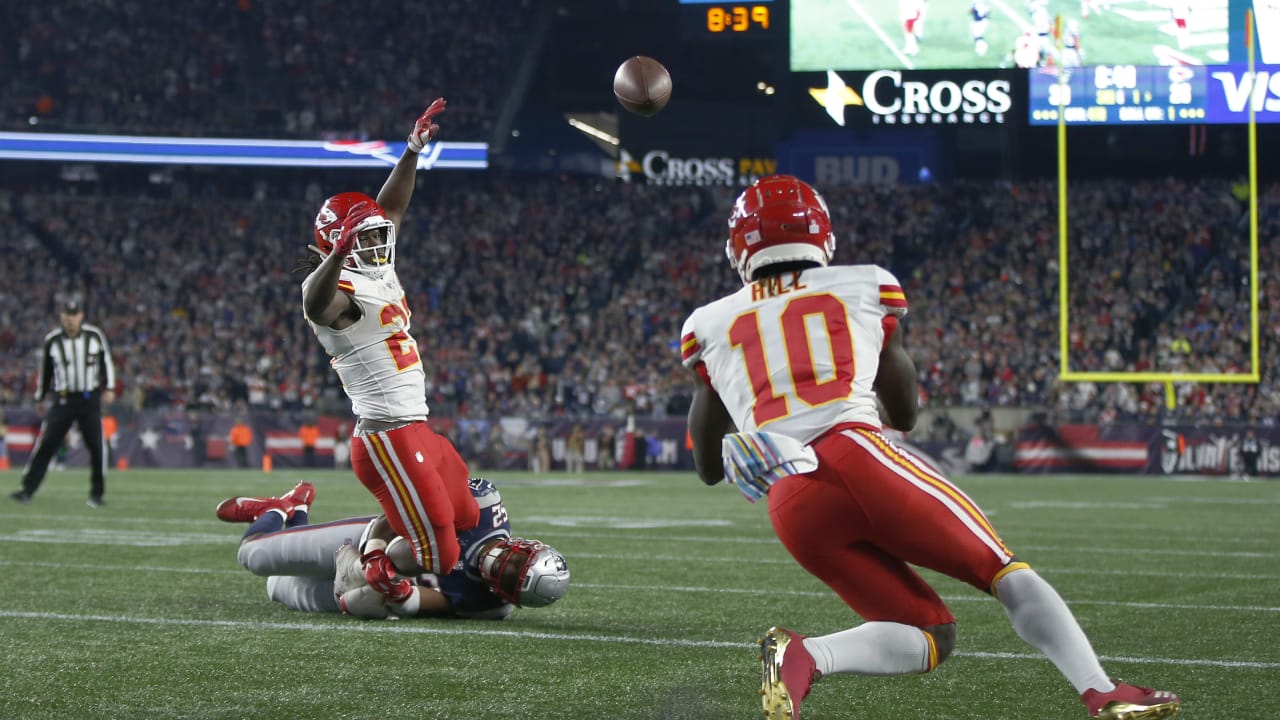 Tyreek Hill's Sliding Grab Secures Go-Ahead Touchdown