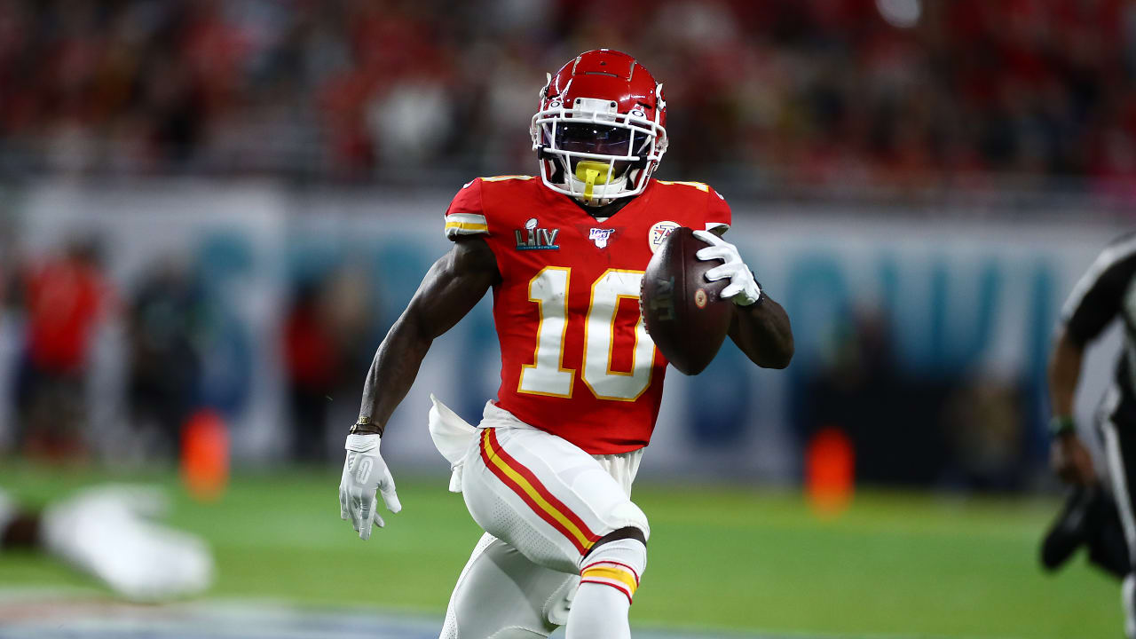 Tyreek Hill Jukes Out Richard Sherman on Shifty Catch and Run