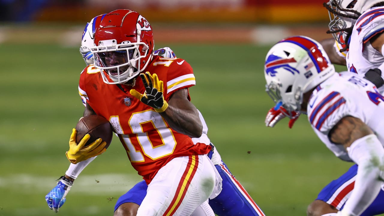 Tyreek Hill Shows Off INSANE Speed on Field-Reversing 71-Yard Catch and Run