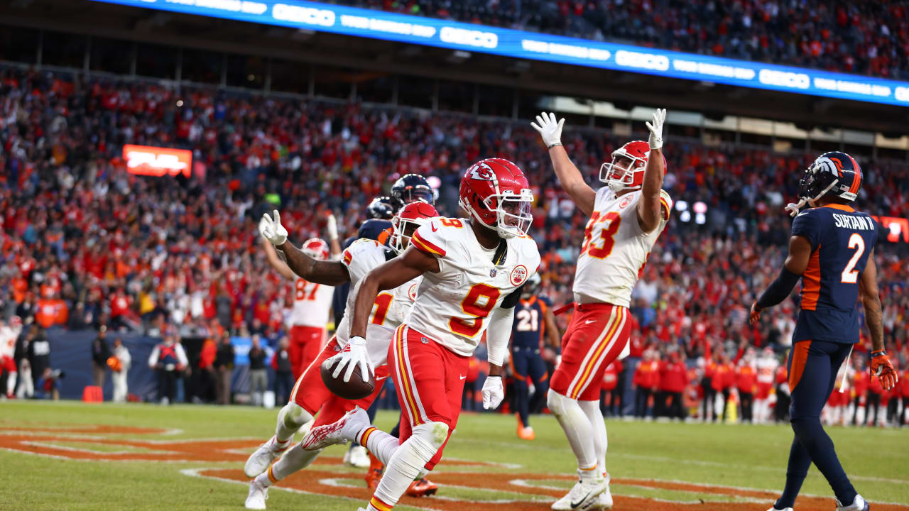 CHIEFS KINGDOM: Chiefs rally to beat Denver Broncos 22-16 to clinch playoff  berth