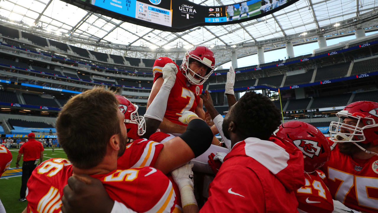 Chiefs players react to Harrison Butker's game-winning field goal