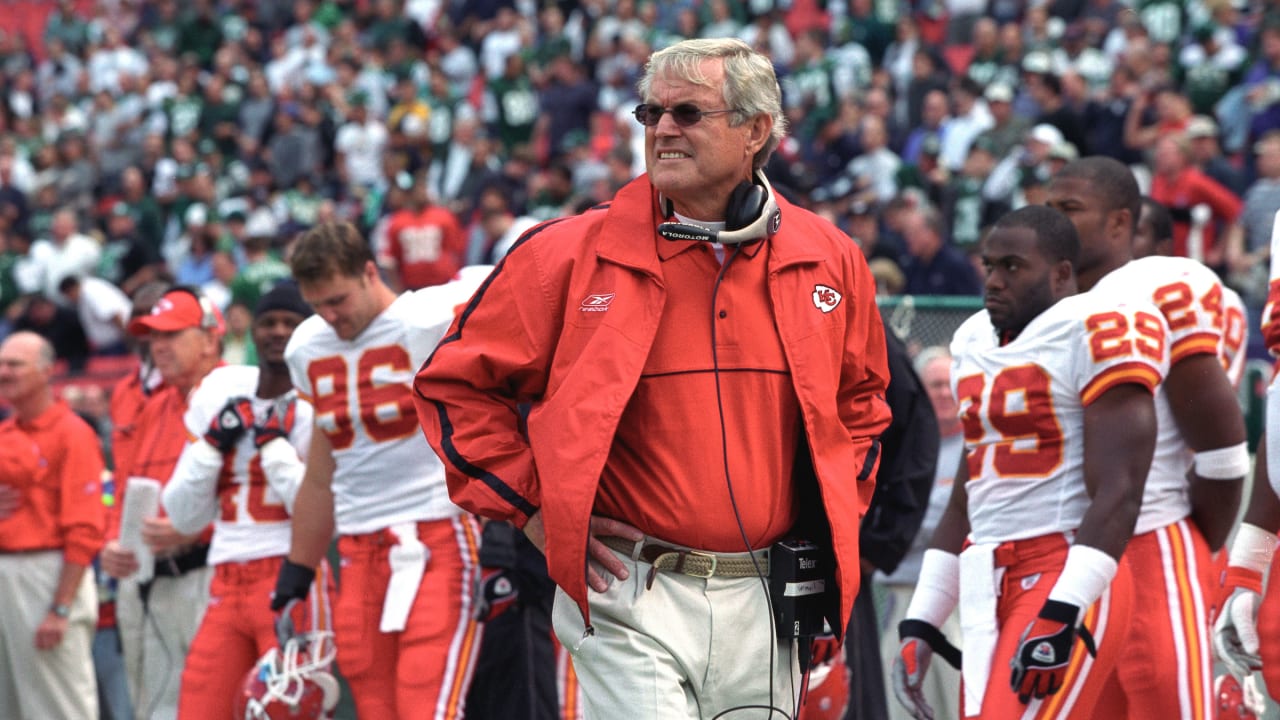 Former Chiefs head coach inducted into NFL Hall of Fame