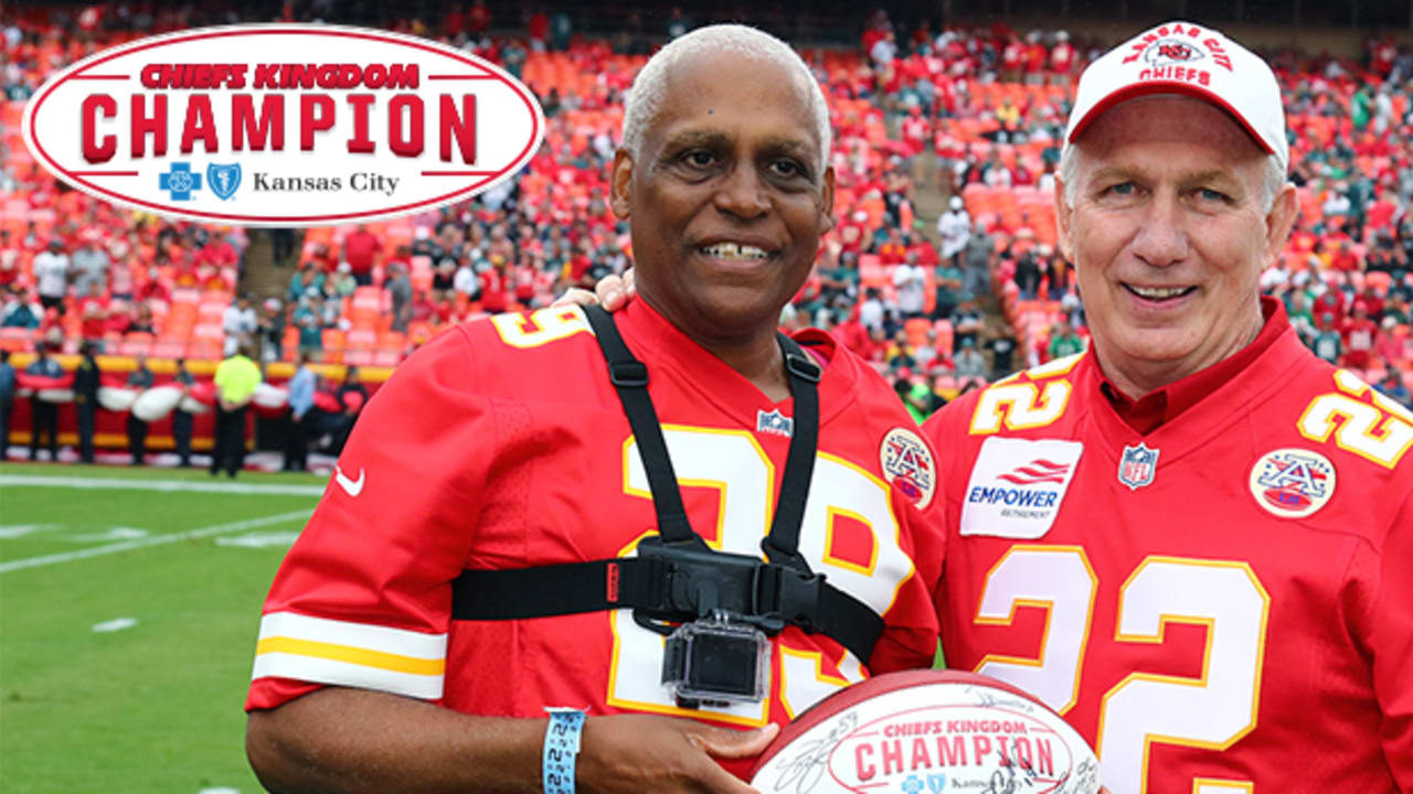 Chiefs Super Bowl champion turned doctor officially announces retirement