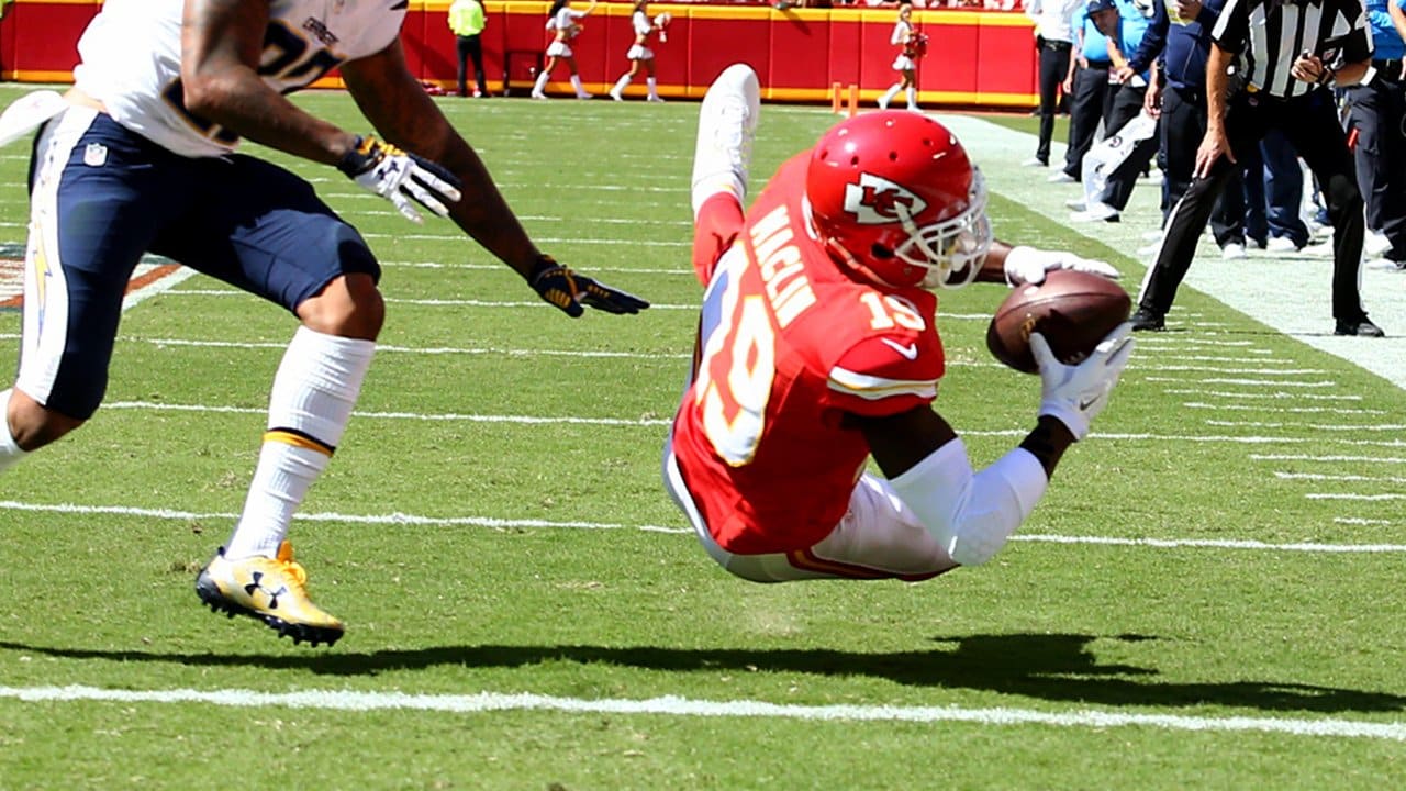 Kansas City Chiefs wide receiver Justyn Ross Climbs the Ladder and Comes  Down With a 3-Yard TD Snag