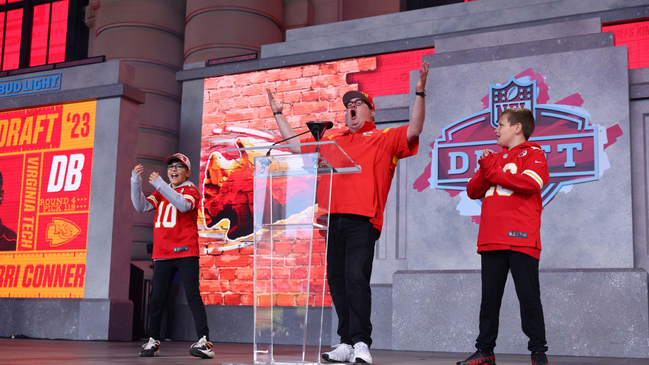 WATCH Eric Stonestreet Announces Chiefs Selection of Chamarri Conner with 119th Pick in 2023