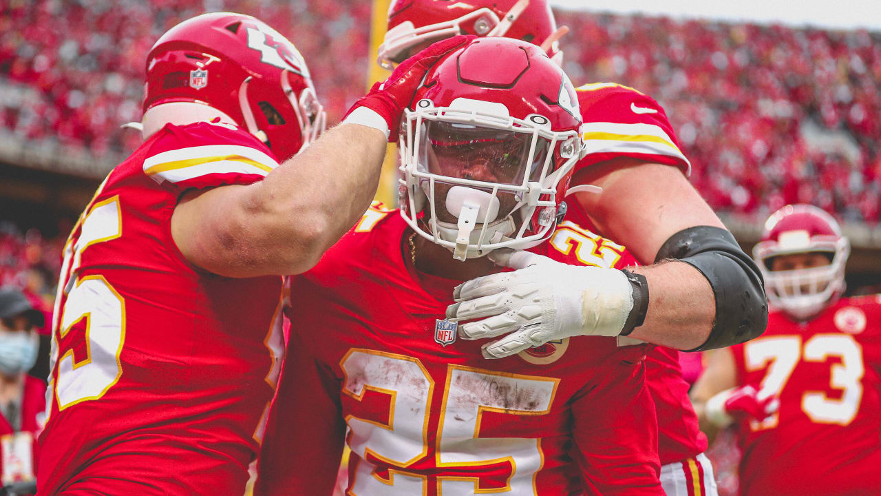 Kansas City Chiefs: Clyde Edwards-Helaire won't play against the Steelers