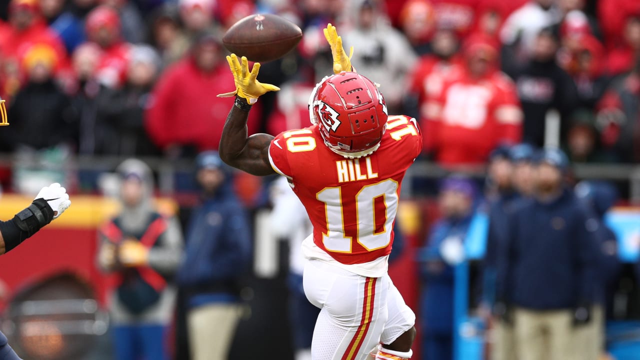 Patrick Mahomes Goes WAY Downtown to Tyreek Hill for 47 Yards