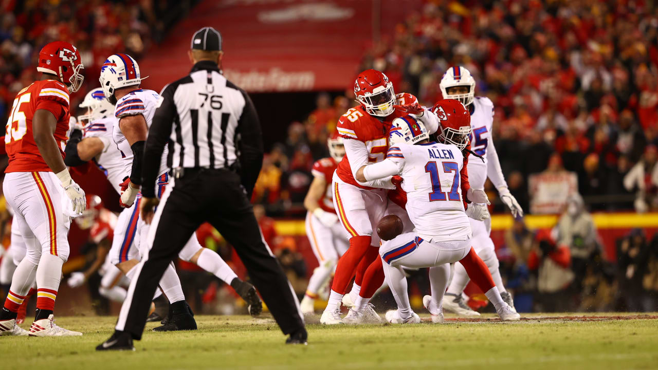 Kansas City Chiefs linebacker Melvin Ingram during the first half