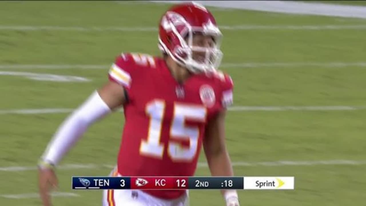 Patrick Mahomes cae en su primer partido de pretemporada