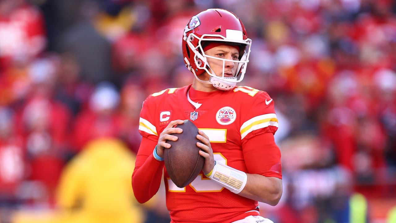 Patrick Mahomes and Joe Burrow Took Different Paths to the AFC Championship  - The New York Times