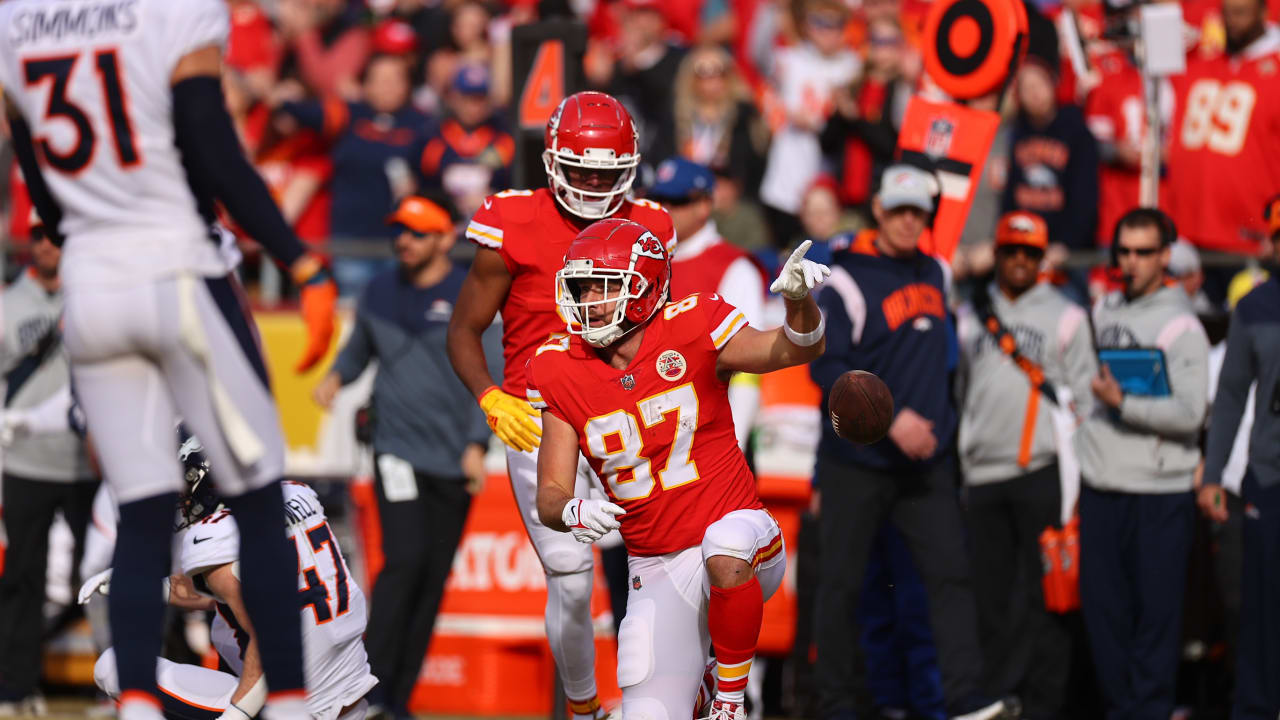 FIRST DOWN: Patrick Mahomes' 10-Yard Strike to Travis Kelce Converts ...