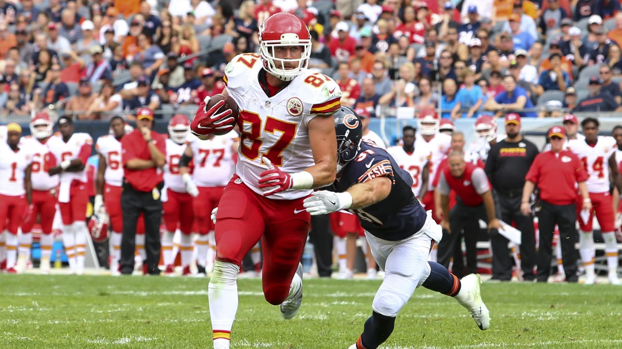 Chicago Bears’ Impressive Tandem at Running Back and Kansas City Chiefs’ Offensive Momentum: A Preview of Sunday’s Game