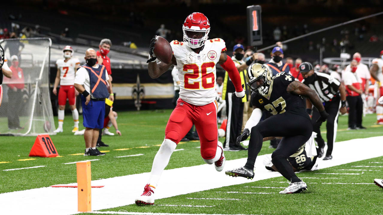 Chiefs win ninth in a row, move to 13-1 with 32-29 win over Saints