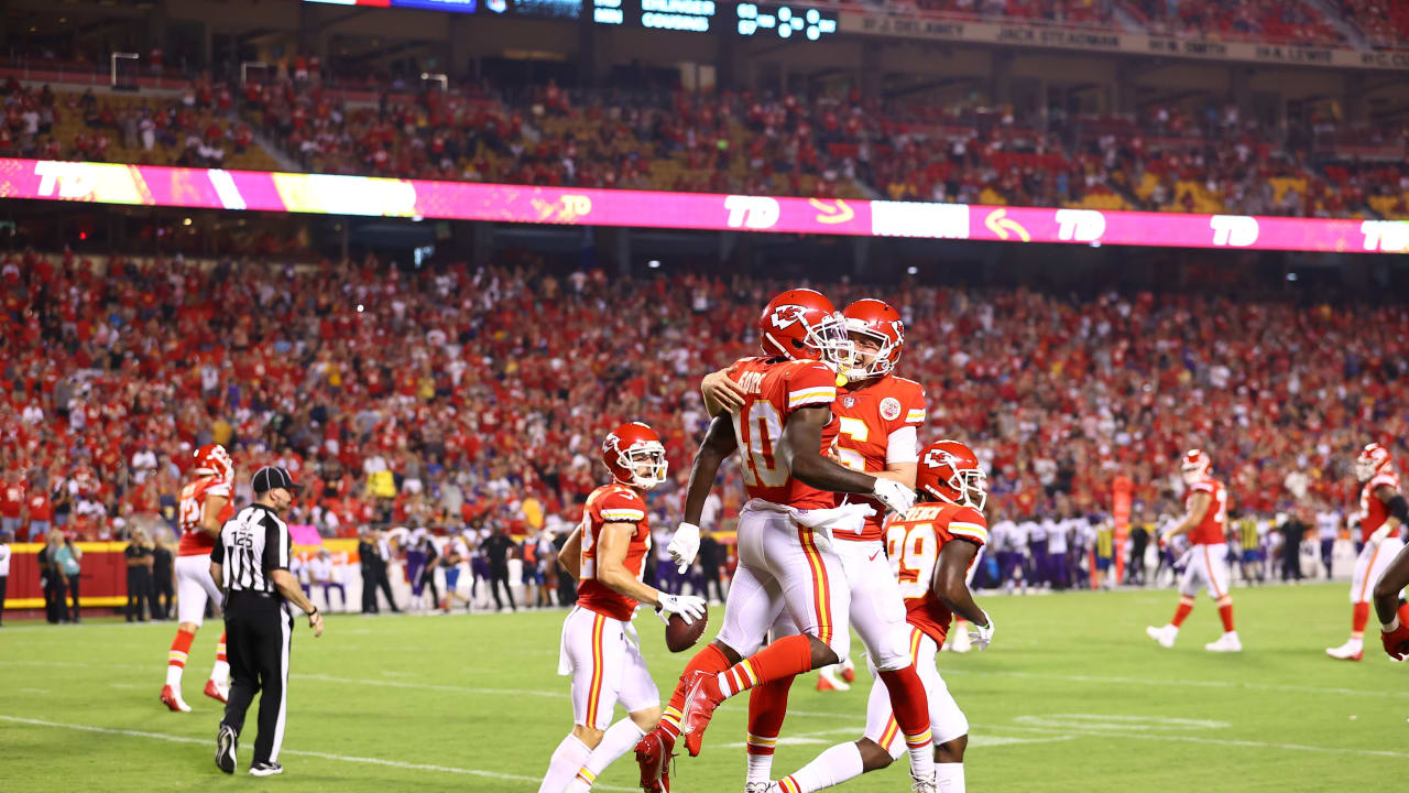 Kansas City Chiefs running back Derrick Gore catches a ball during NFL  football practice Thursday, June 3, 2021, in Kansas City, Mo. (AP  Photo/Charlie Riedel Stock Photo - Alamy