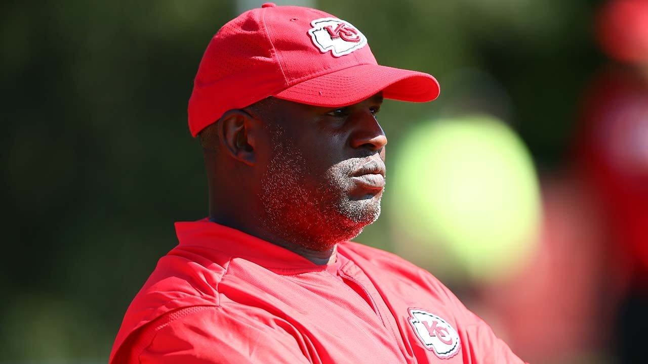 Kansas City Chiefs offensive coordinator Eric Bieniemy talks to