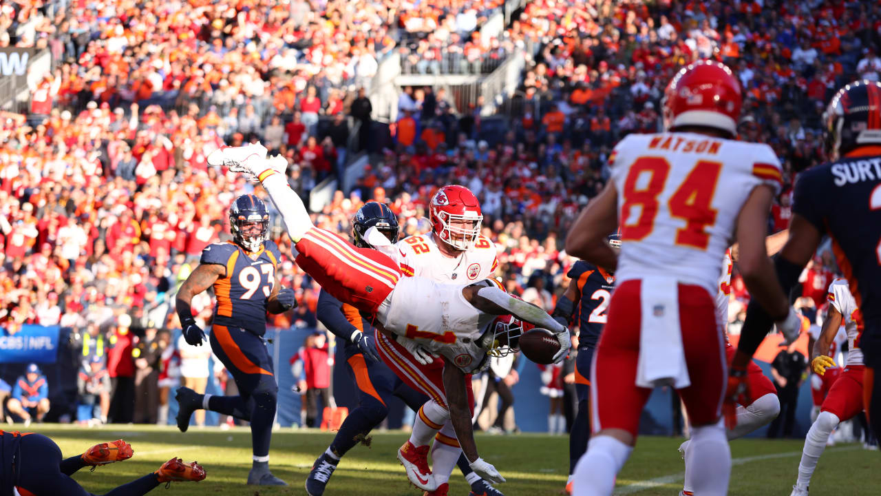 Kansas City Chiefs guard Trey Smith (65) blocks against the Las Vegas  Raiders in an NFL 