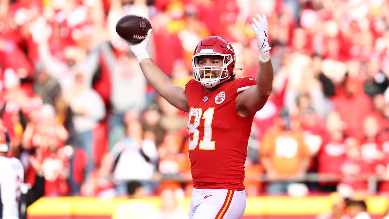 Photos: Denver Broncos vs. Kansas City Chiefs in NFL Week 17