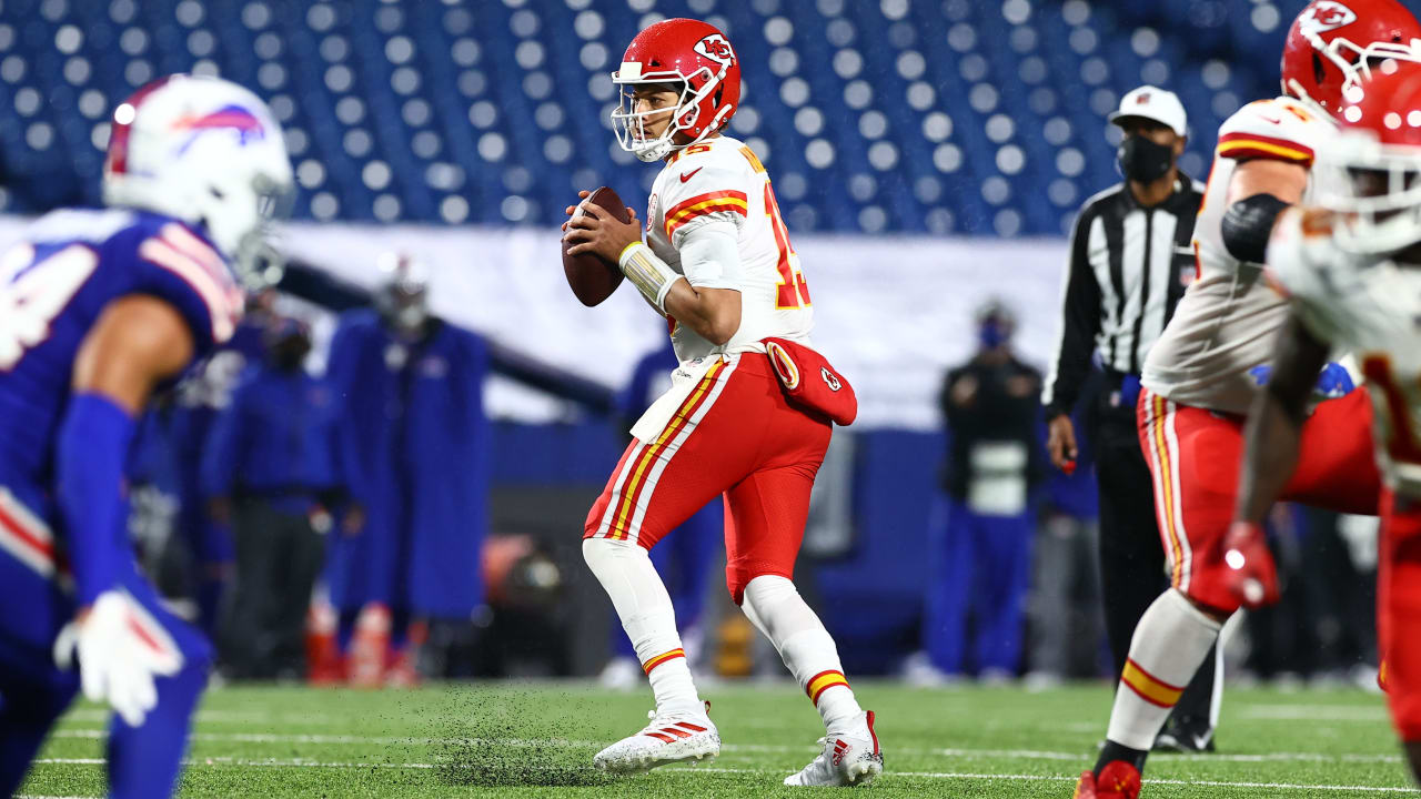 Patrick Mahomes Connects With Byron Pringle For A Clutch 37 Yard Gain