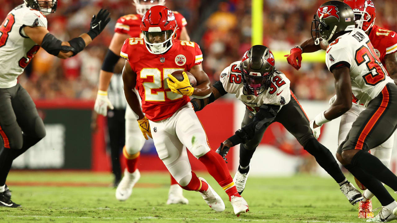 Kansas City Chiefs running back Clyde Edwards-Helaire explodes for