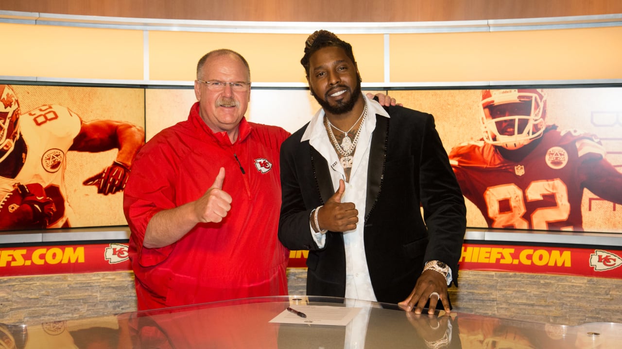 Kansas City Chiefs on X: We have signed Dwayne Bowe to a one-day contract.  