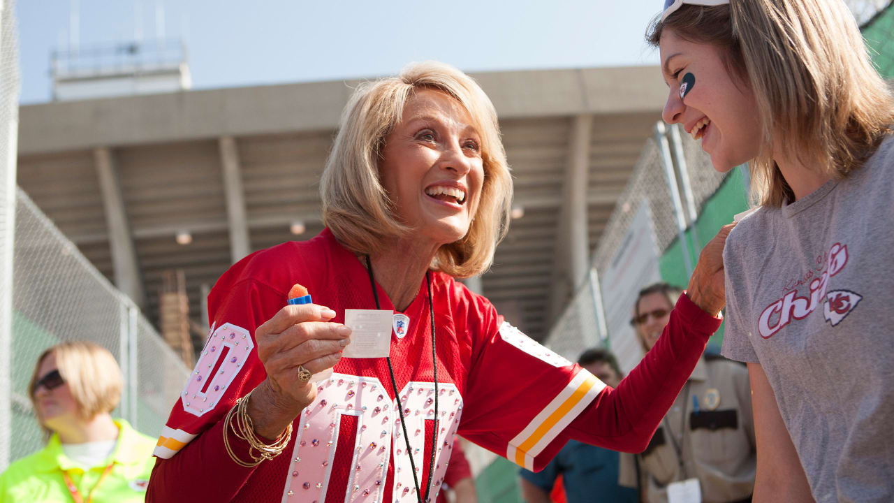 Kansas City Chiefs patch honors Norma Hunt