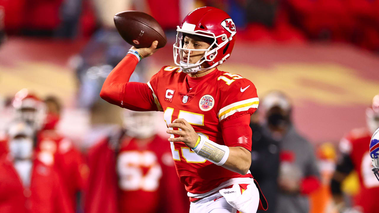 Do it, Kels!': Patrick Mahomes' audible preceded pivotal pass to Travis  Kelce on game-tying drive vs. Bills 