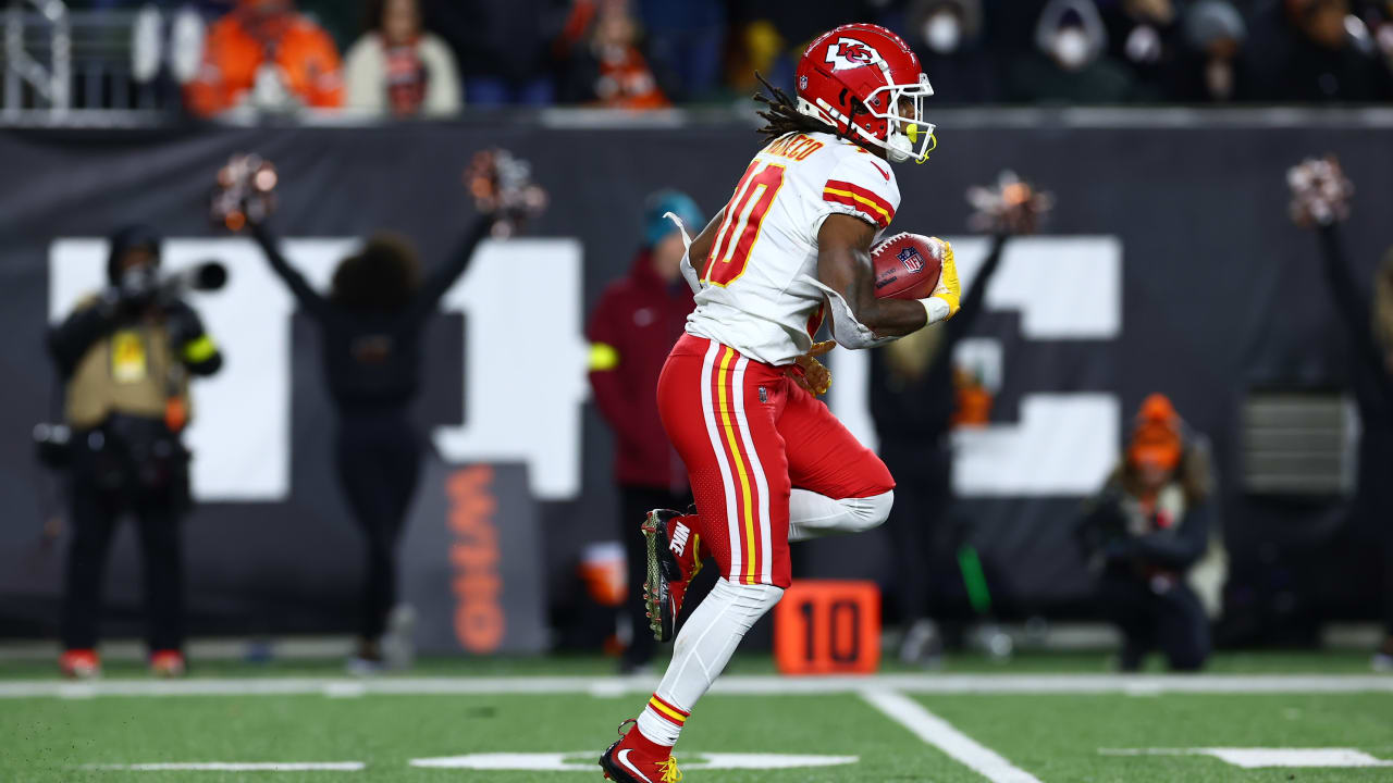 Chiefs game report  Big lead evaporates in Big Apple as Pacheco leads 23-20  win