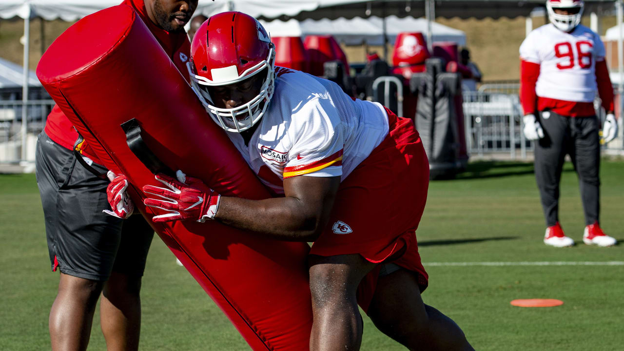 Kansas City Chiefs defensive tackle Derrick Nnadi (91) walks back to the  locker room before an NFL football game against the Los Angeles Chargers,  Sunday, Nov. 20, 2022, in Inglewood, Calif. (AP