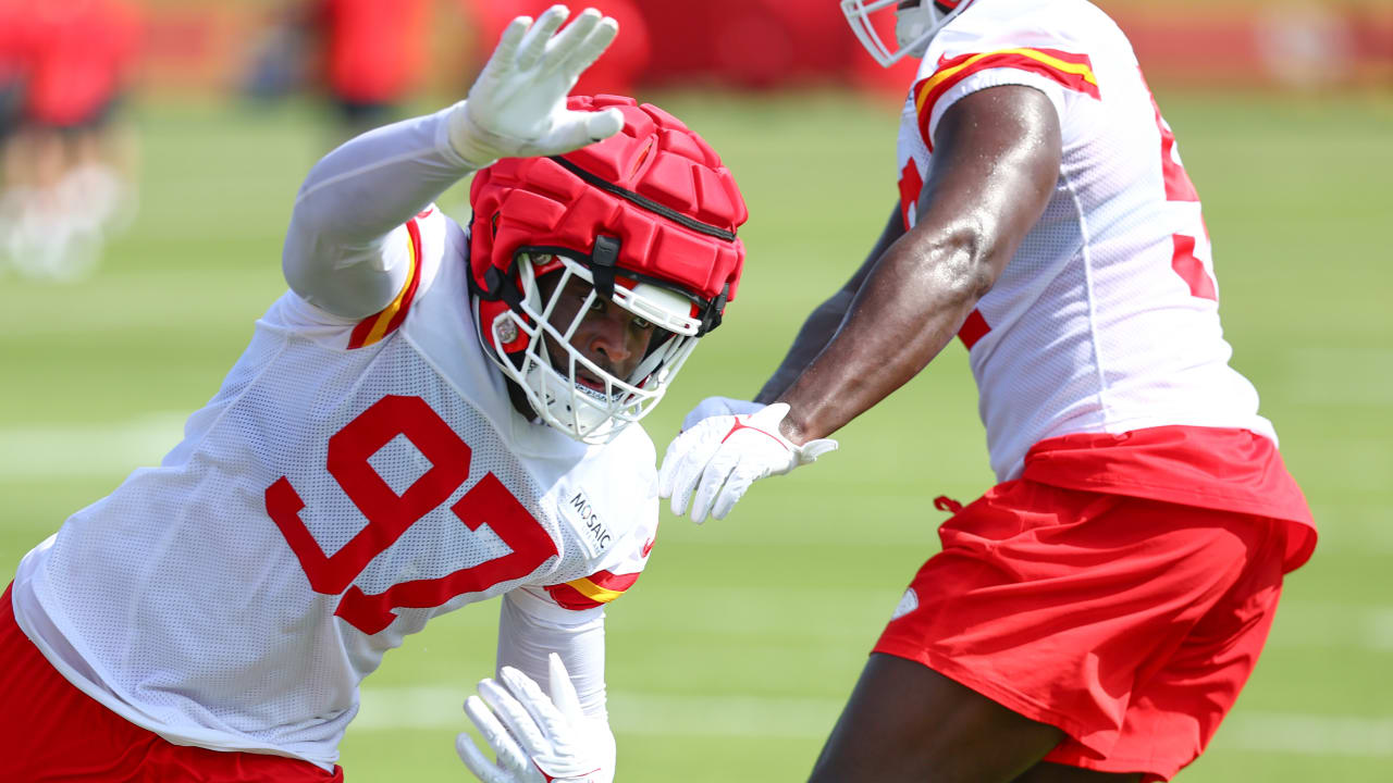 Chiefs TE Travis Kelce lives childhood dream with TD pass