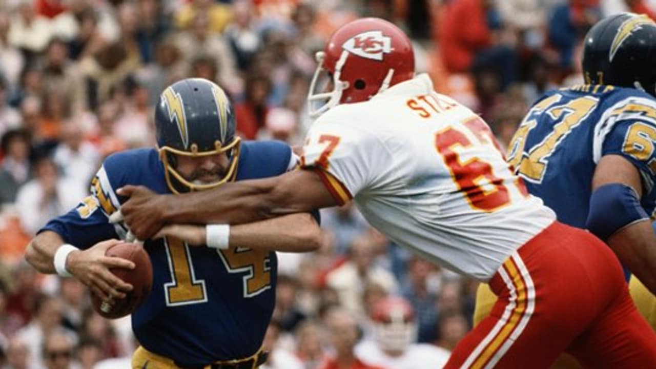 Former Chiefs DE Art Still Named to the College Football Hall of Fame