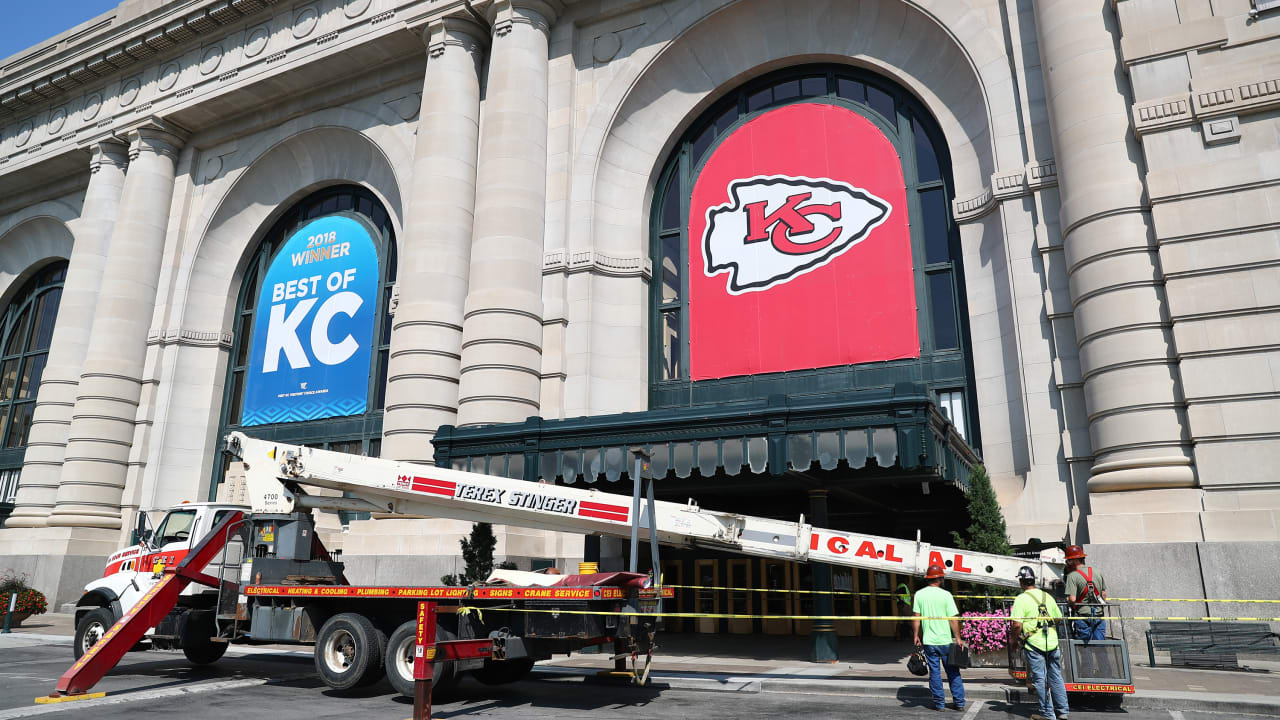 Union Station Kansas City on LinkedIn: Stop by Friday morning to get your Red  Friday flags! Outside Union Station…