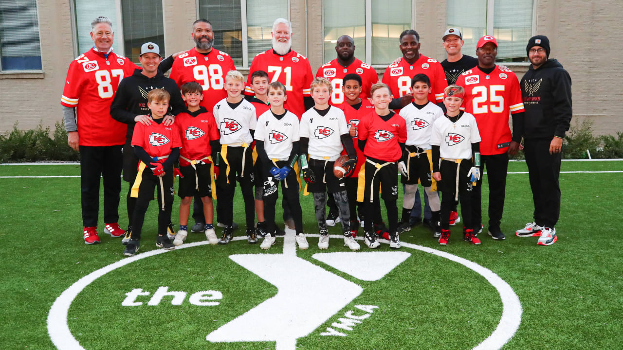 Chiefs Ambassadors Team Up with YMCA to Coach KC Hawks Flag Football Team