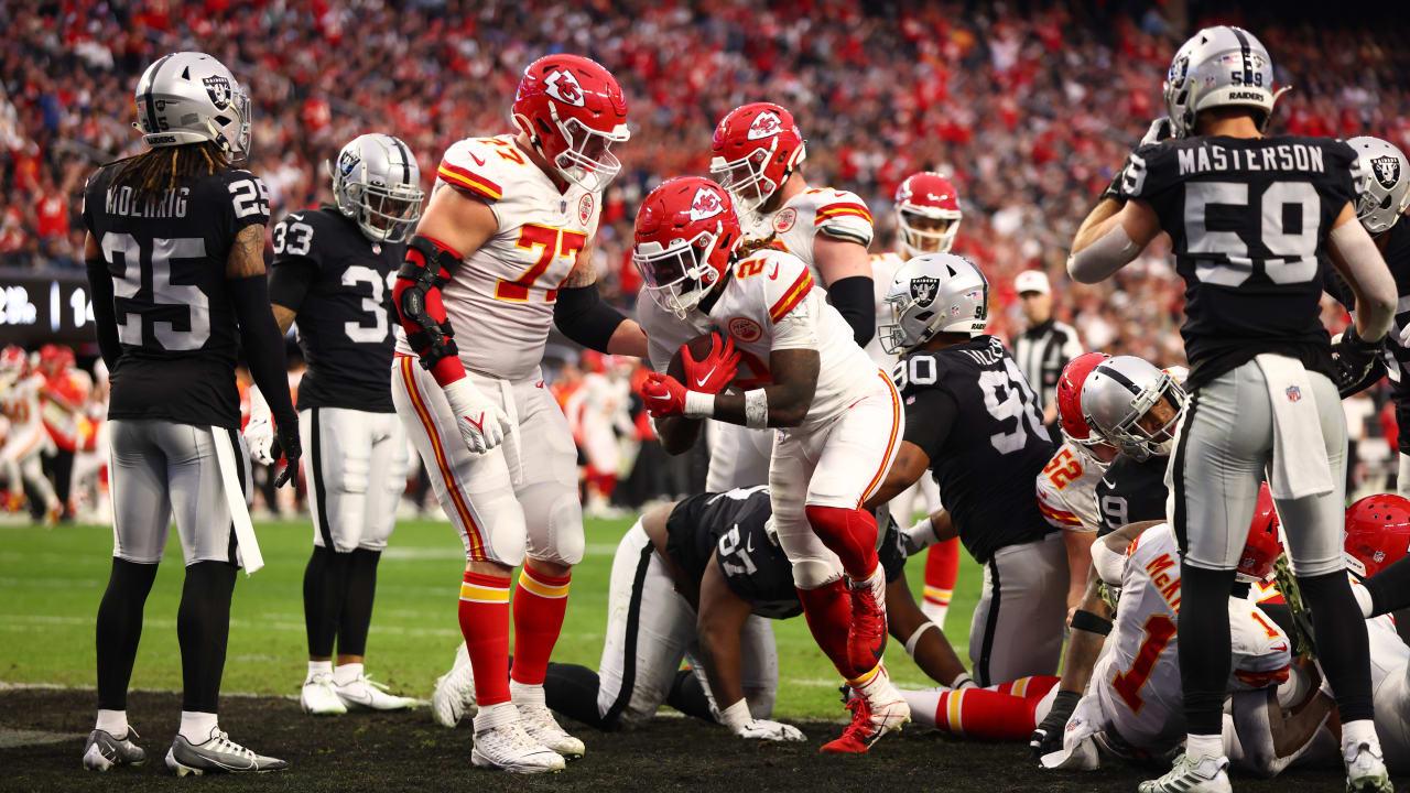 Kansas City Chiefs wide receiver Justyn Ross shoves defensive back away on  14-yard catch and run