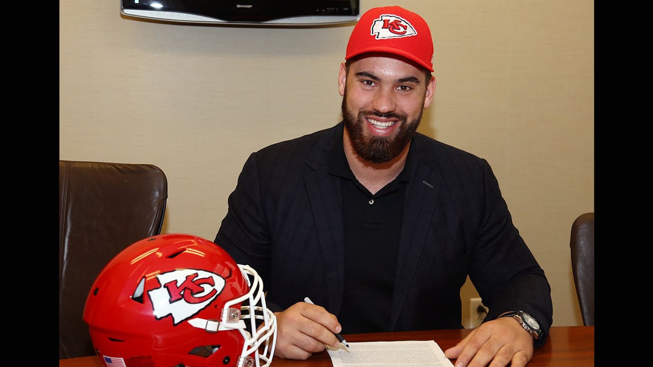 Laurent Duvernay-Tardif in Pro Football Hall of Fame for work off