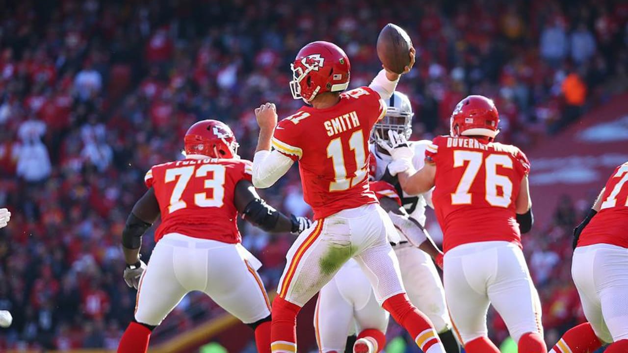 Chiefs Lead Raiders, 16-0, at Halftime