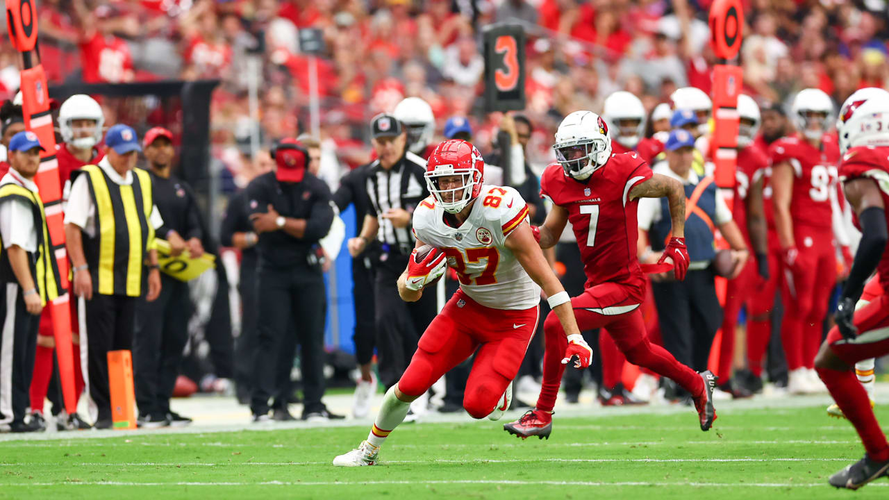 Kansas City Chiefs tight end Travis Kelce finds blank space in middle of  the field for 13-yard pickup