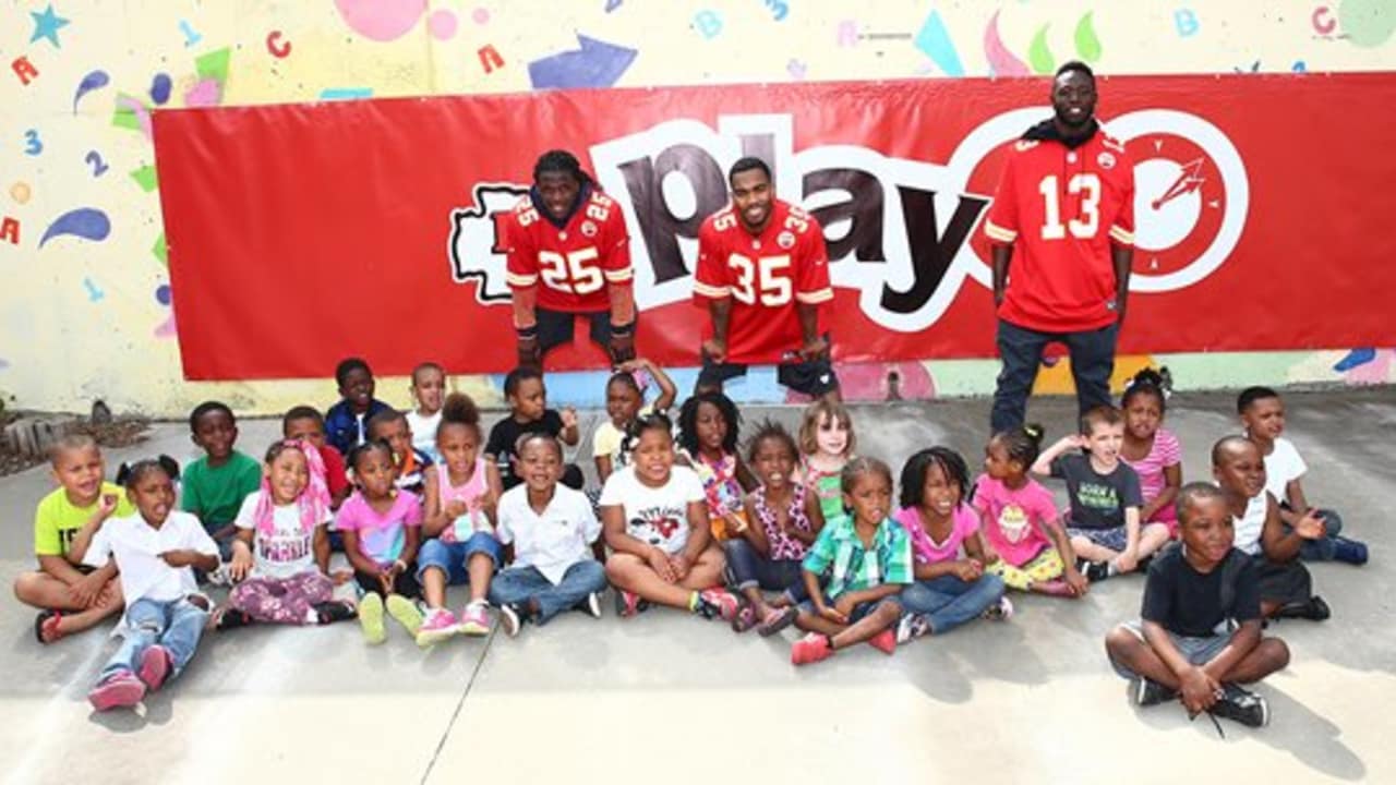 Chiefs Running Backs Host Play 60 Event at Operation Breakthrough