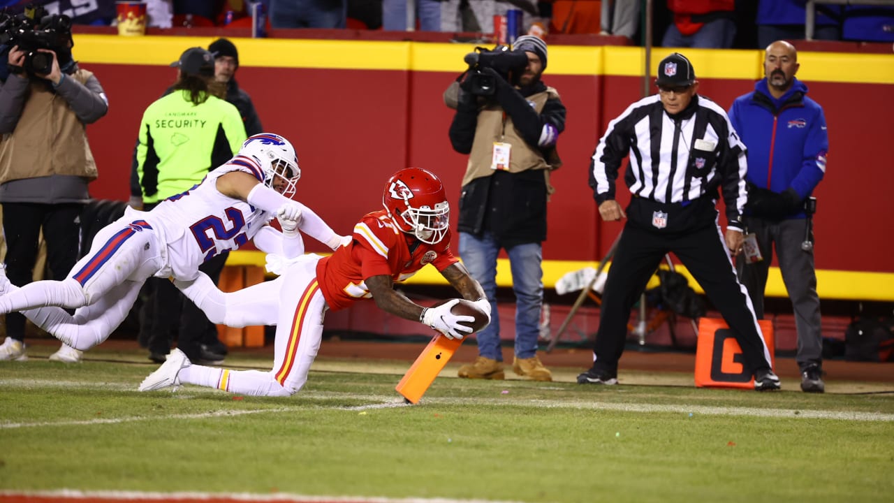 Mecole Hardman of the Kansas City Chiefs dives to score a 25 yard