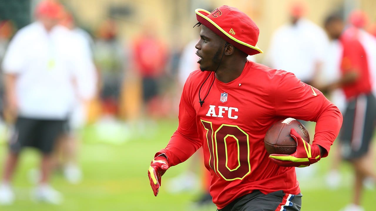 Former Chiefs WRs Tyreek Hill, Byron Pringle compare exits