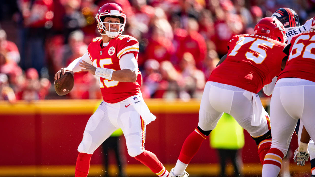 DENVER, CO - DECEMBER 11: Kansas City Chiefs quarterback Patrick Mahomes  (15) looks for a target in the first half during a game between the Kansas  City Chiefs and the Denver Broncos